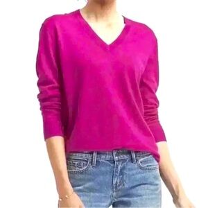 Banana Republic | Cranberry Color Merino Wool V-Neck Sweater Sz M